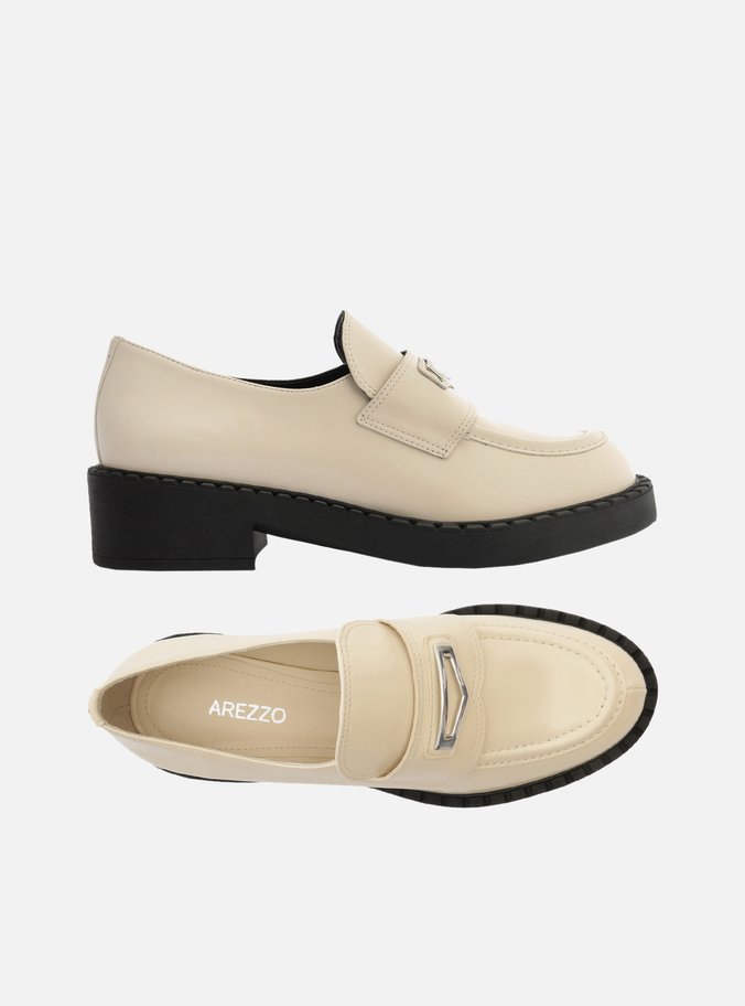 Mocassim Off-White Bico Redondo Metal