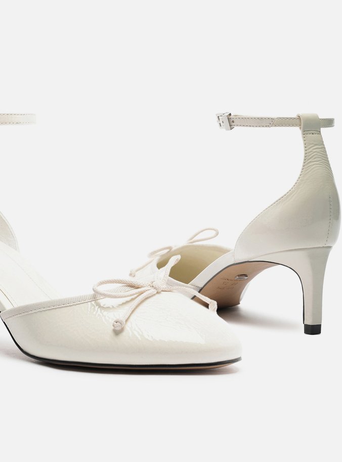 Scarpin Branco Couro Bico Redondo Aberto Laço