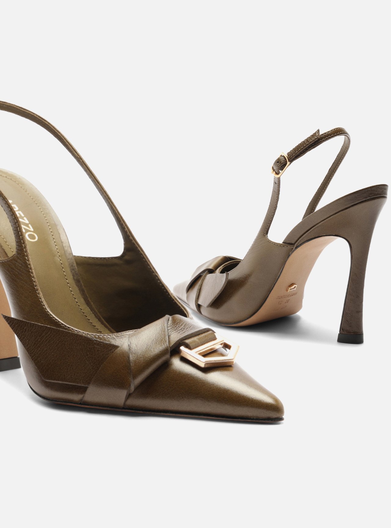 Scarpin Verde Militar Couro Bico Fino Salto Alto — foto 4