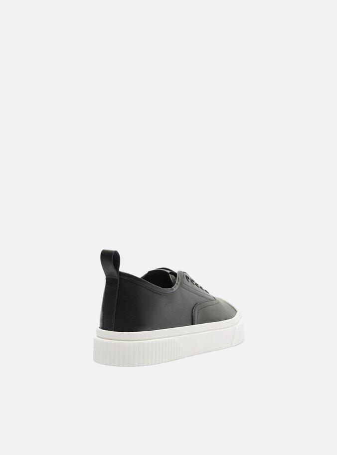 Tênis Slip On Preto Couro Ilhós
