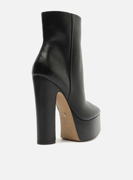 Bota Preta Couro Cano Curto Meia Pata Madison