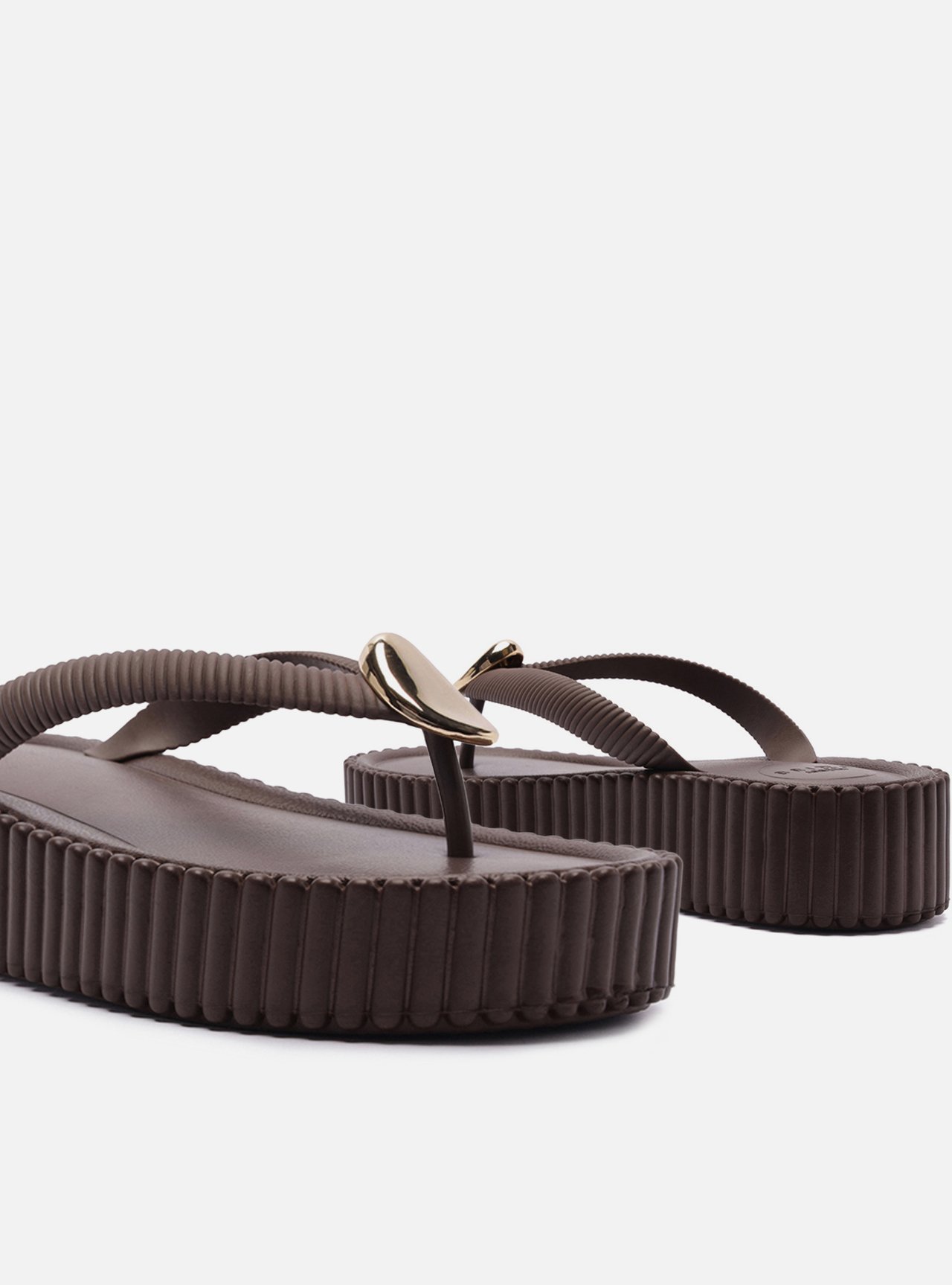 Chinelo Marrom Flatform Flip Flop Metal Bali — foto 4