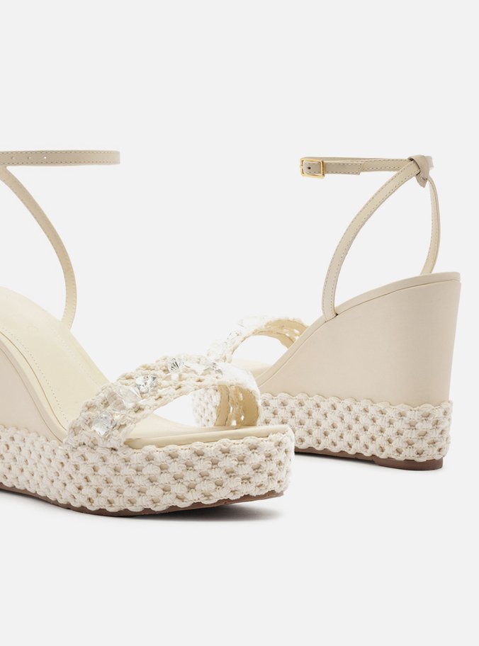 Sandália Off-White Plataforma Bordado Floral