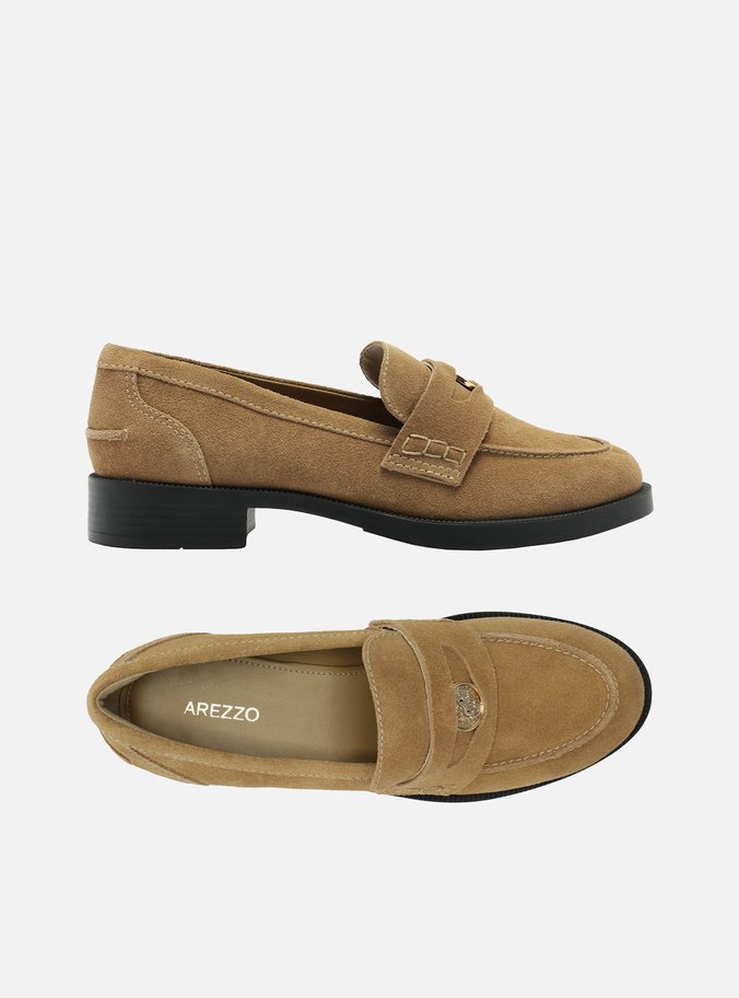 Mocassim Bege Suede Bico Redondo Medalha