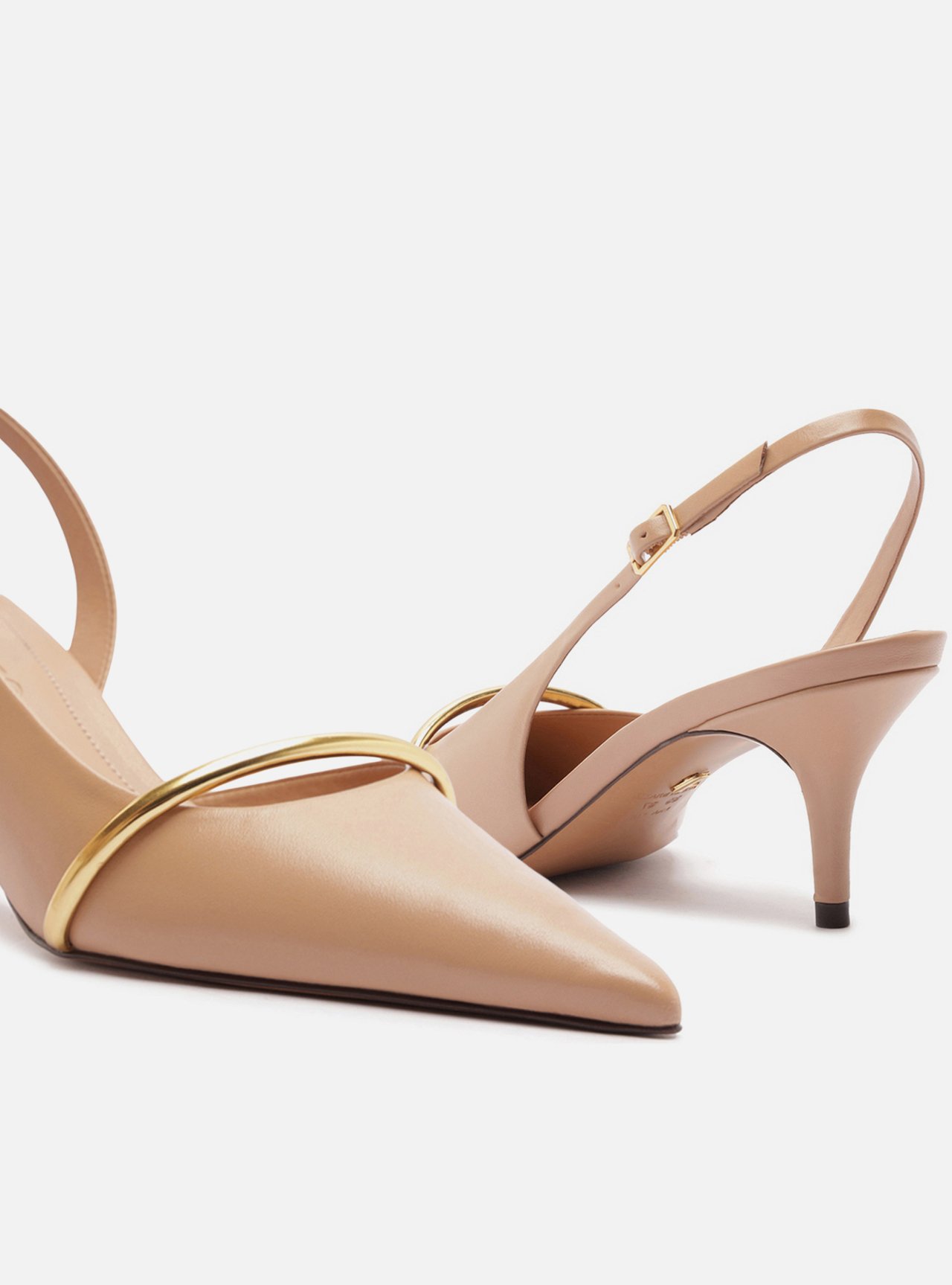 Scarpin Nude Slingback Salto Fino Metal Dourado — foto 4