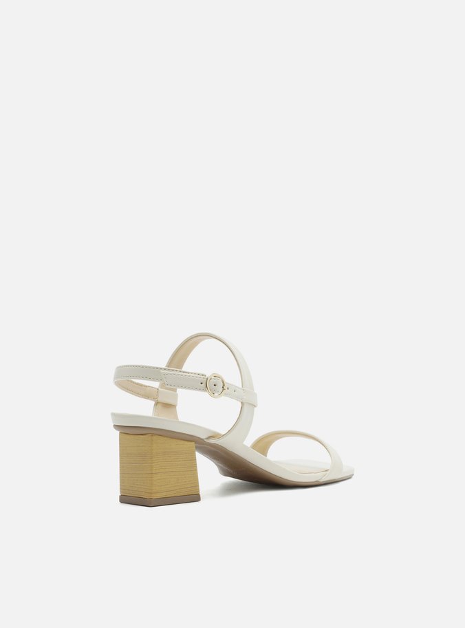 Sandália Off-White Salto Baixo Tiras