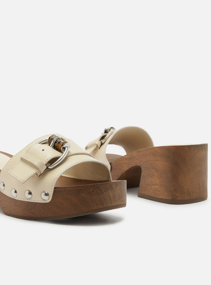 Sandália Off-White Couro Meia Pata Fivela Bambu