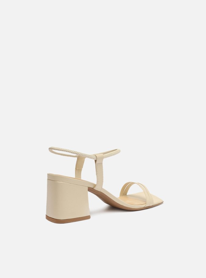 Sandália Off-White Salto Bloco Bico Quadrado Tiras
