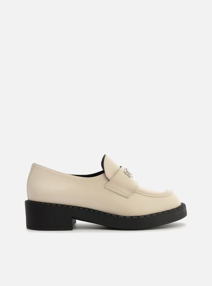 Mocassim Off-White Bico Redondo Metal