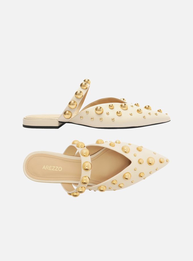 Mule Off-White Couro Fechada Tachas