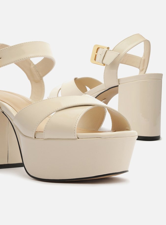 Sandália Off-White Verniz Salto Bloco Tiras Grace