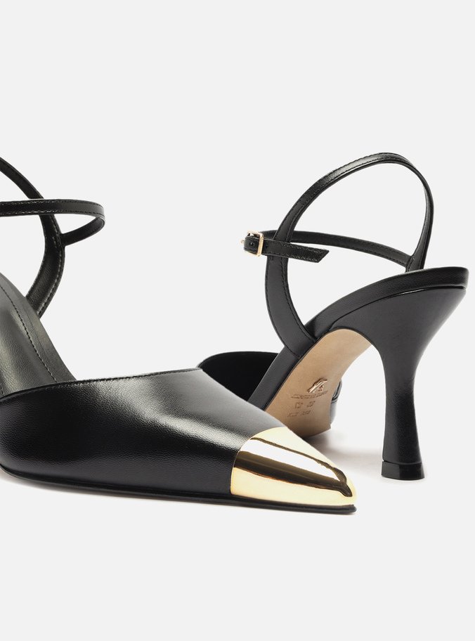 Scarpin Preto Couro Bico Fino Aberto Cap Toe