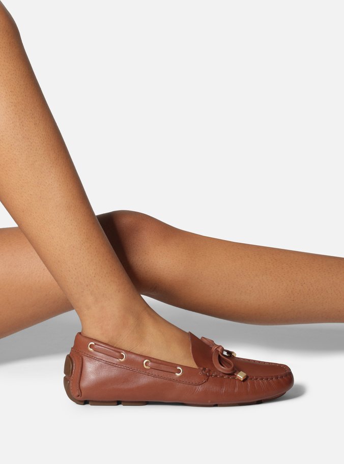 Mocassim Preta Bico Redondo Laço
