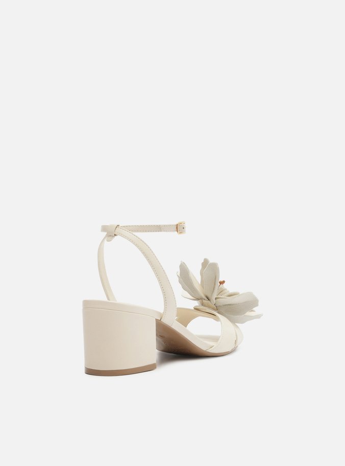Sandália Off-White Couro Salto Bloco Flor
