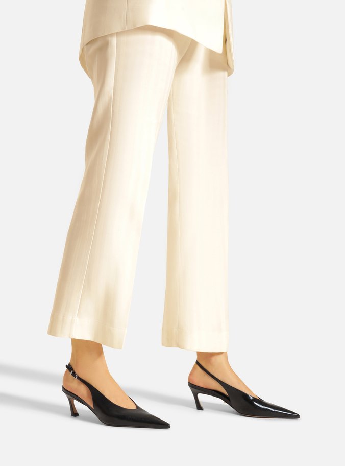 Scarpin Preto Couro Salto Kitten Bico Fino