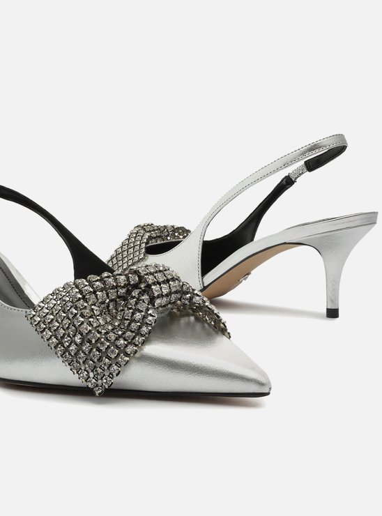 Scarpin Prata Couro Salto Médio Slingback Laço