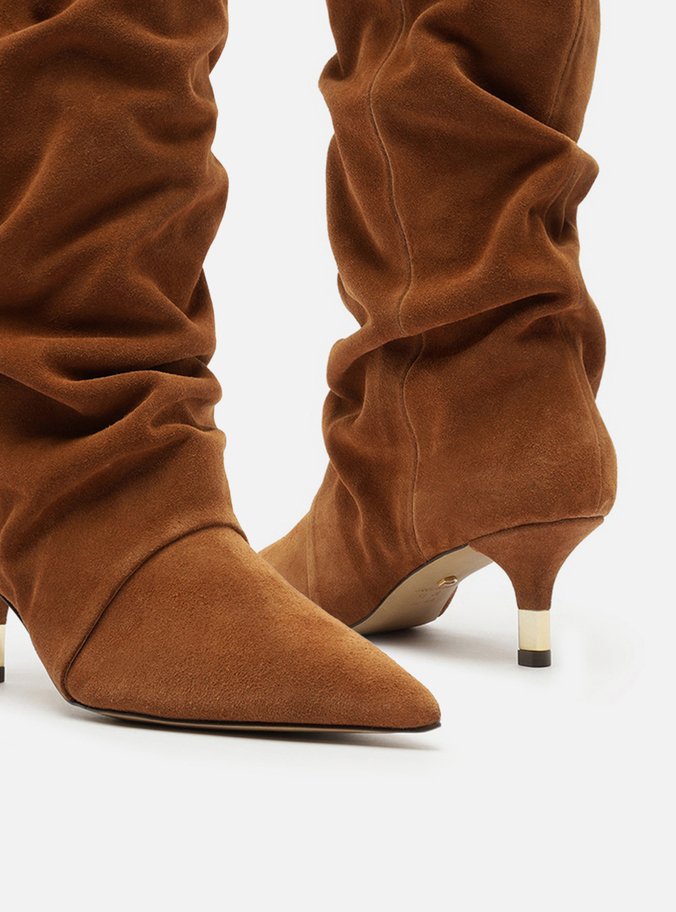 Bota Marrom Camurça Cano Médio Salto Fino Slouch