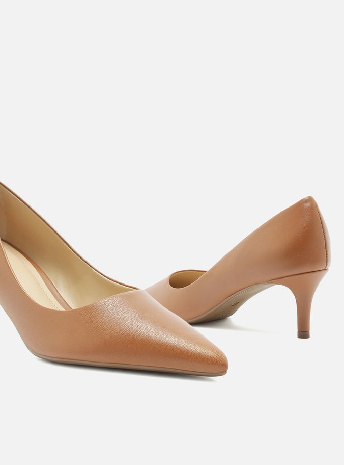 Scarpin Marrom Couro Salto Baixo Fino Bico Fino