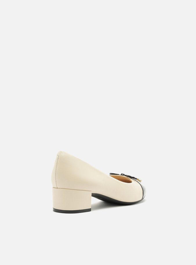 Scarpin Off White Couro Salto Baixo Laço Soft