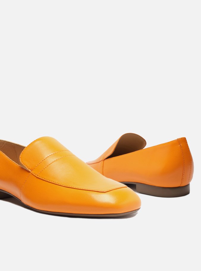 Mocassim Laranja Couro Bico Redondo Básico