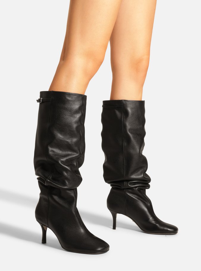 Bota Preta Couro Salto Fino Slouchy Tira