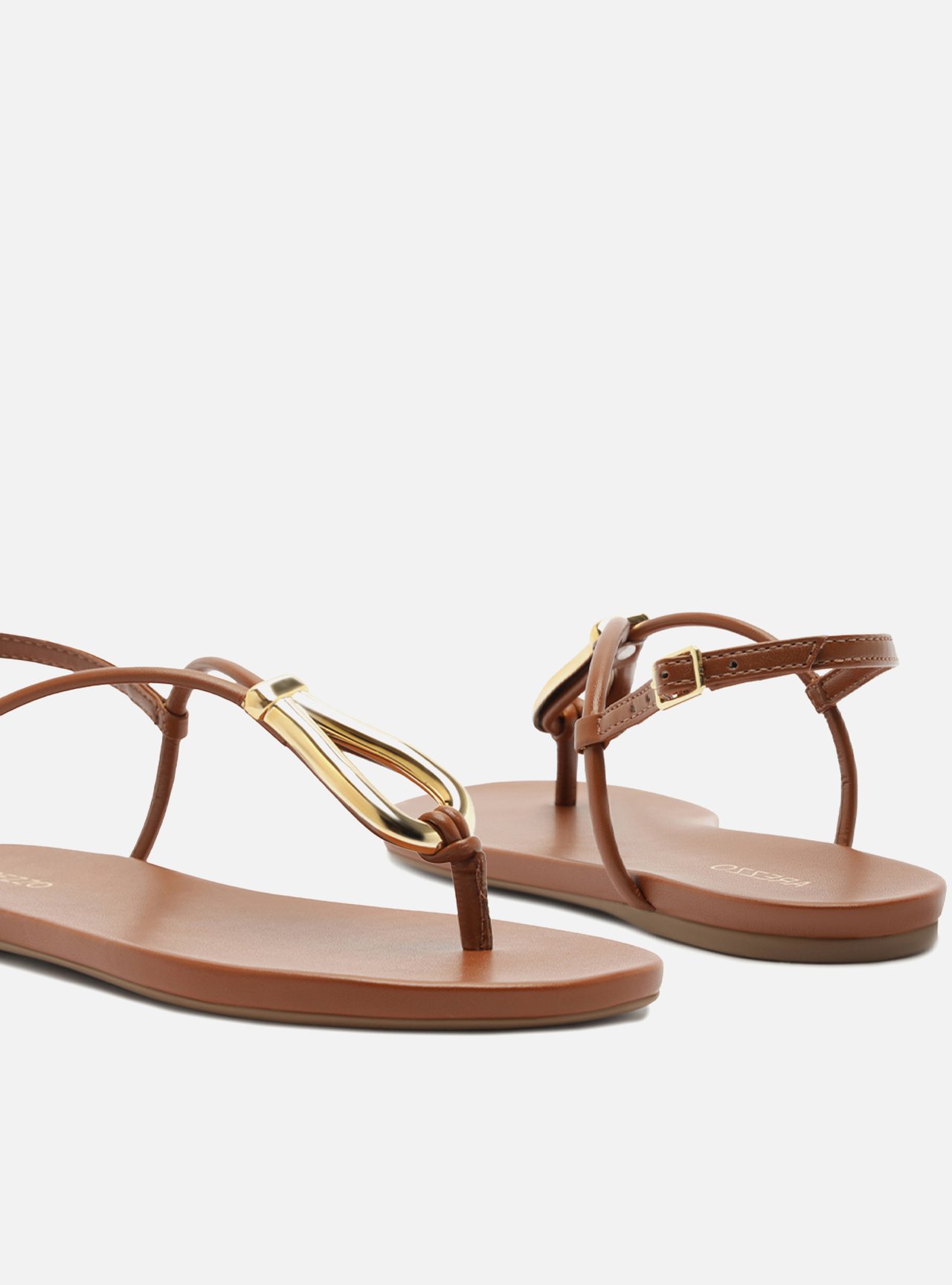 Sandália Rasteira Marrom Slim Metal Dourado — foto 4
