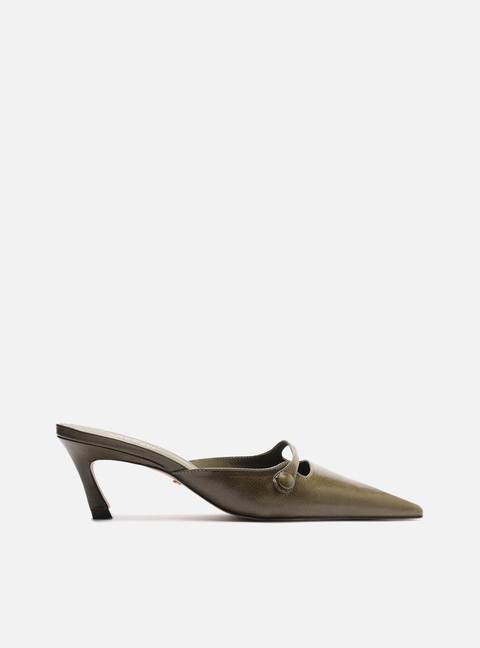 Mule Verde Couro Bico Fino Botão