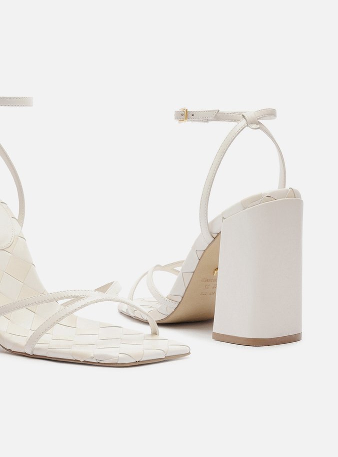 Sandália Branca Tressê Off-White Salto Bloco