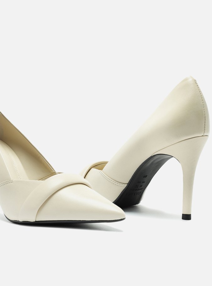 Scarpin Off-White Bico Fino