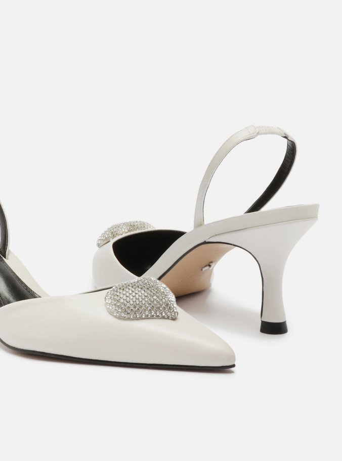 Scarpin Branco Couro Bico Fino Aberto Coração