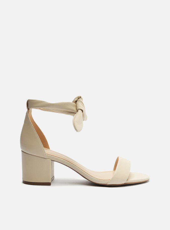 Sandália Off-White Couro Salto Médio Bloco Isabelli