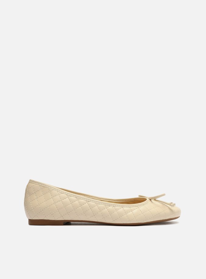 Sapatilha Off-White Matelassê Bico Redondo