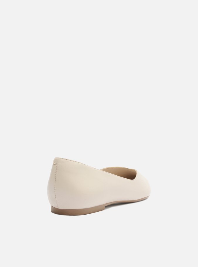 Sapatilha Branca Couro Bico Fino Minimal