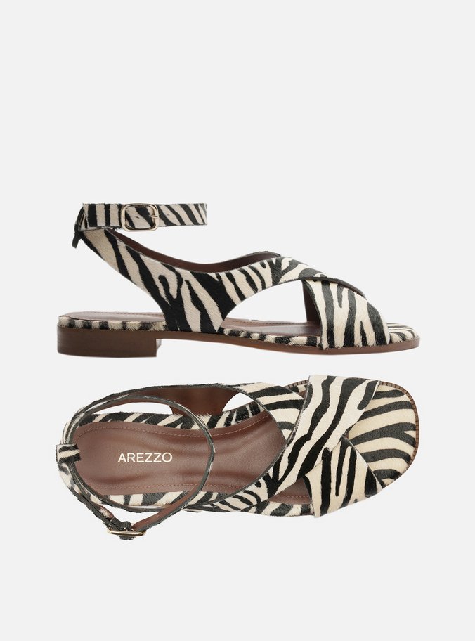 Rasteira Animal Print Tiras Largas Cross Fivela