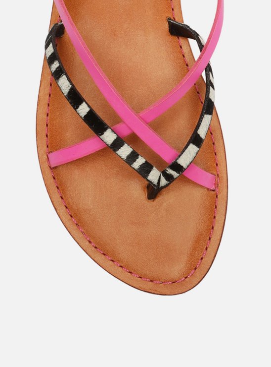 Sandália Rasteira Animal Print Pêlos Salto Rasteiro Fivela Rosa Neon/Branco-Preto