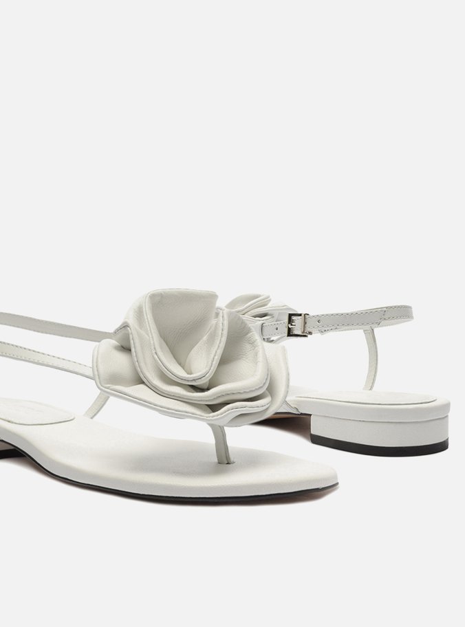 Sandália Branca Couro Salto Baixo Slim Flor
