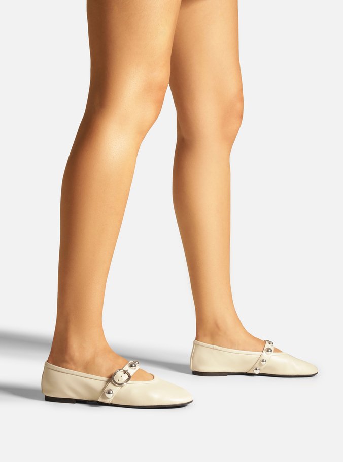 Sapatilha Branca Couro Tira Studs