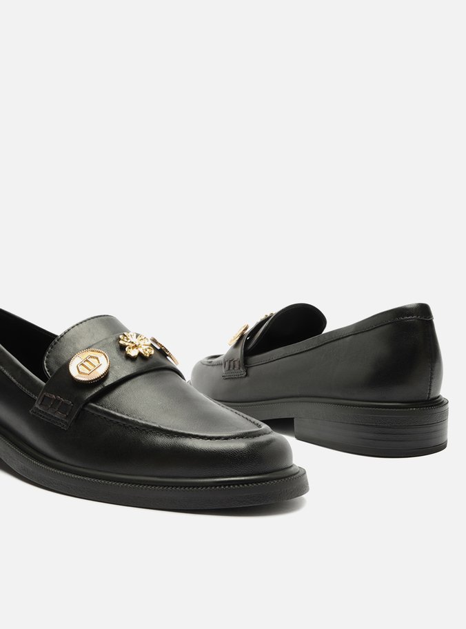 Mocassim Preto Couro Tira Metais