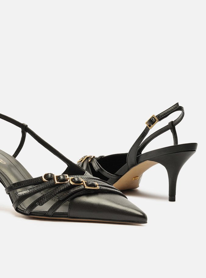 Scarpin Preto Couro Salto Kitten Tiras Fivelas