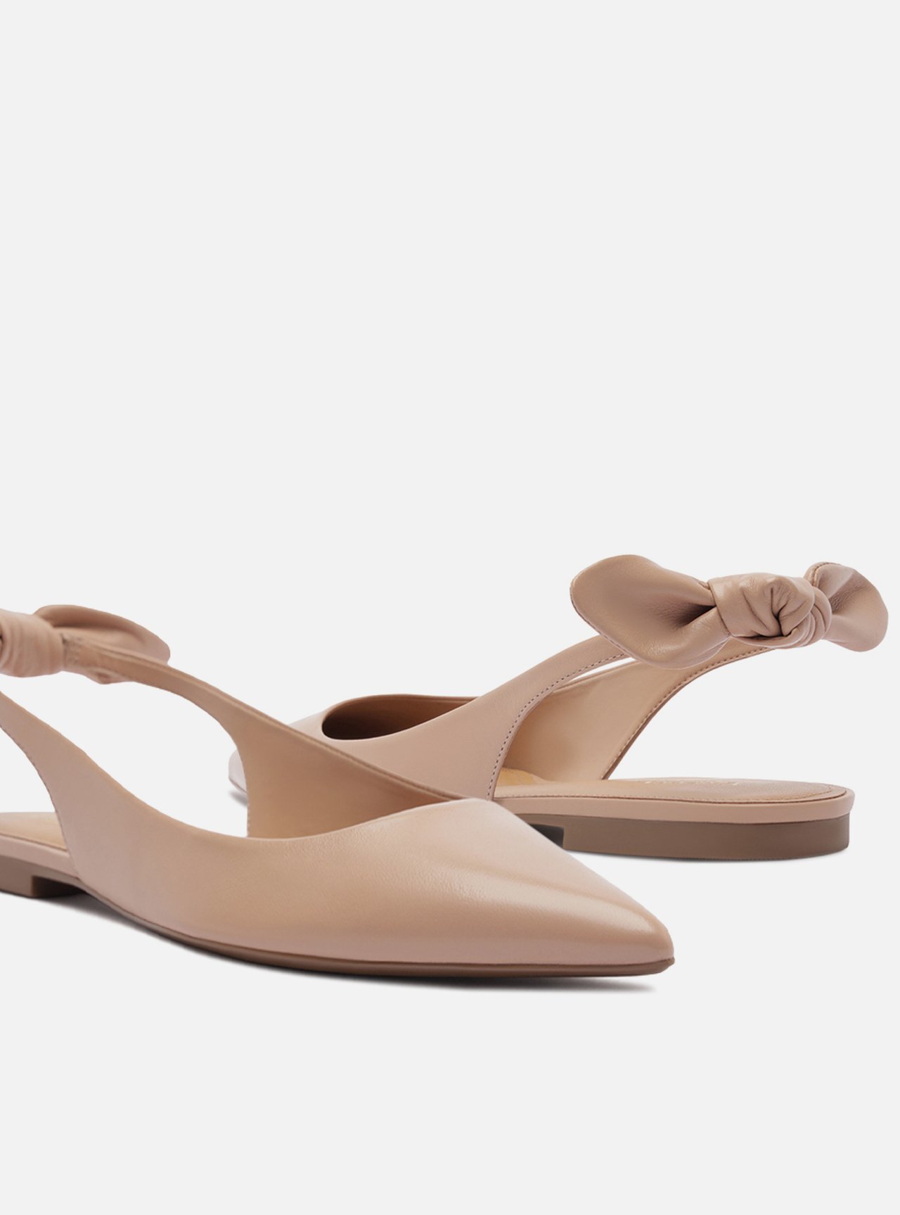Sapatilha Nude Couro Bico Fino Slingback Laço — foto 4