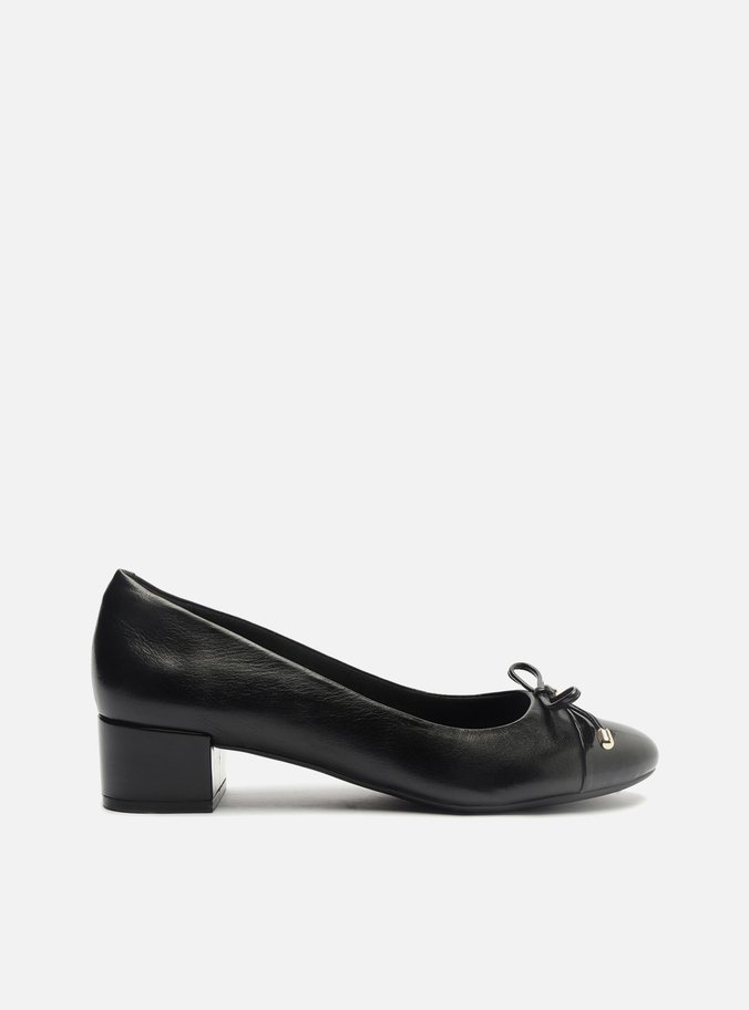 Scarpin Preto Couro Salto Baixo Laço Soft