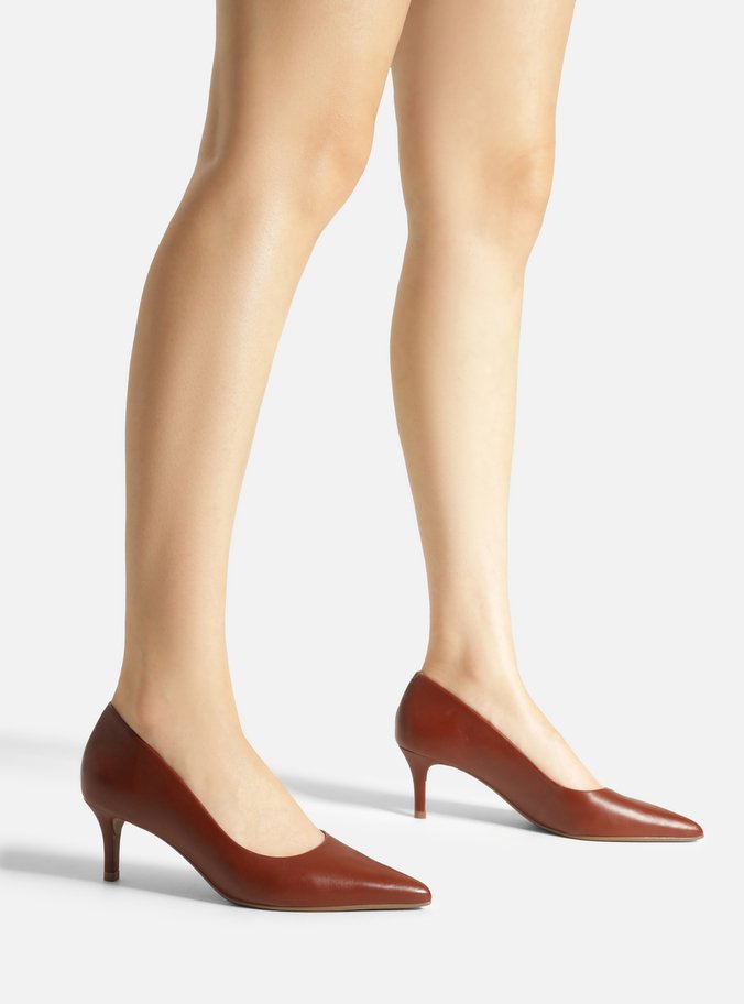 Scarpin Marrom Couro Salto Fino Bico Fino