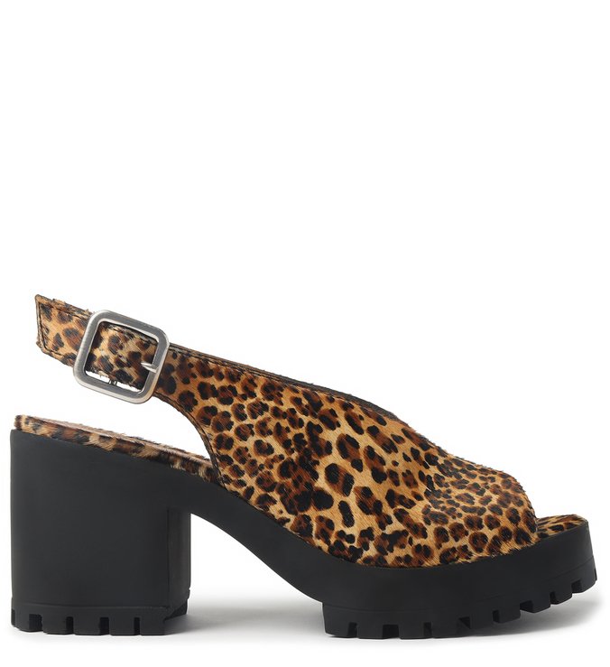 Sandália Animal Print Pelo Fechada Tratorada