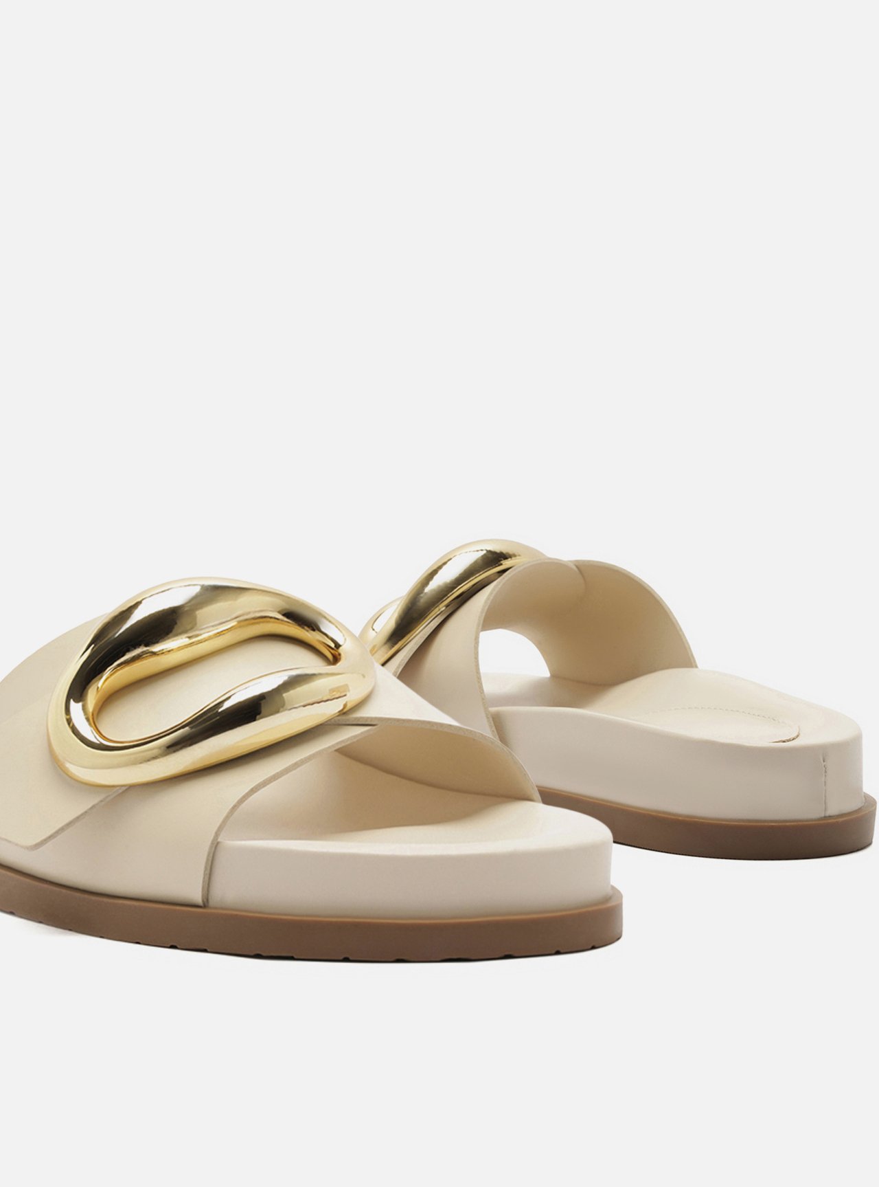 Sandália Papete Branca Couro Flatform Metais Dourados — foto 4