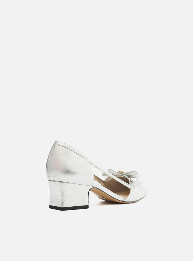 Scarpin Prata Vazado Laço Medalha