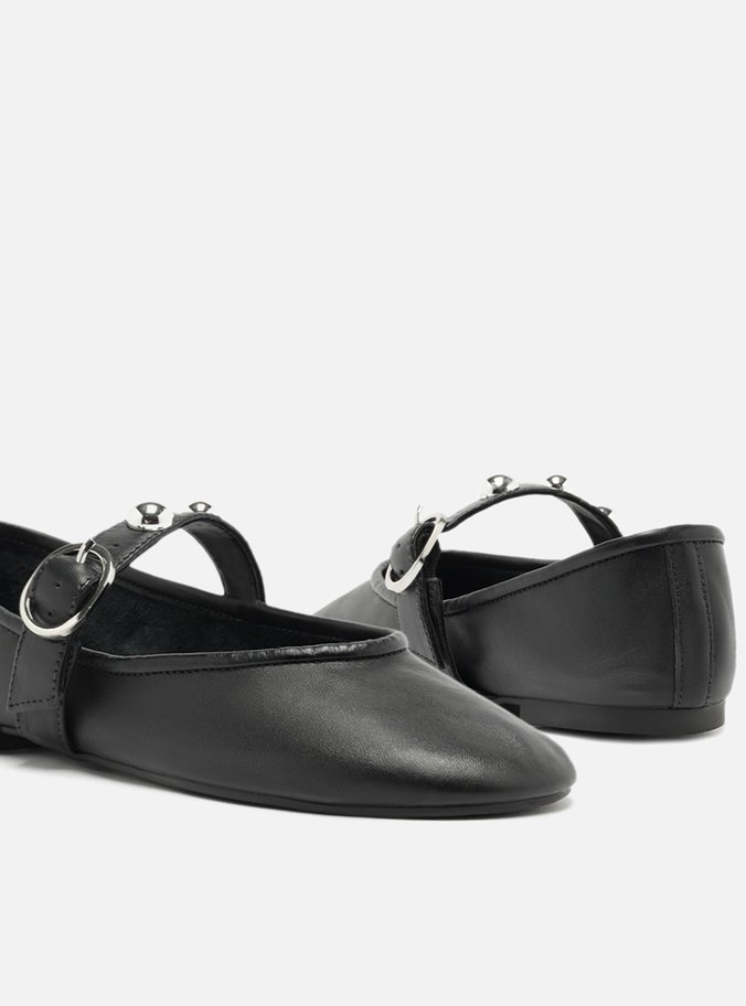 Sapatilha Preta Couro Tira Studs