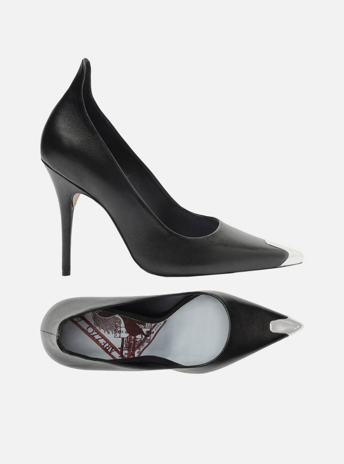 Scarpin Preto Couro Salto Fino Cap Toe Metal