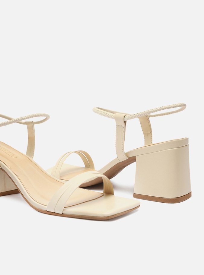 Sandália Off-White Salto Bloco Bico Quadrado Tiras