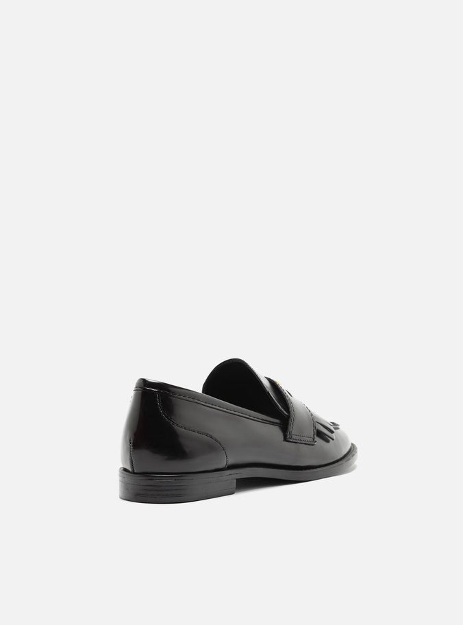 Mocassim Preto Bico Redondo Barbicacho