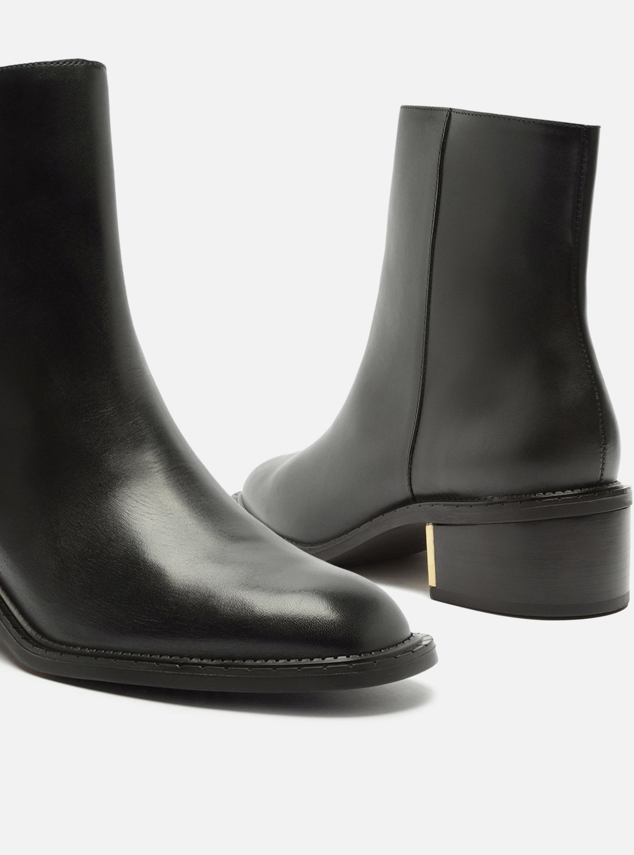 Bota Preta Couro Cano Médio Bloco Metal — foto 4